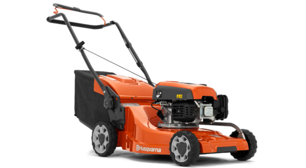 Husqvarna LC 247 benzinegrasmaaier met composiet maaidek, 47 cm breedte en drie maaimodi voor flexibel tuinonderhoud.