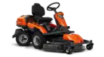 Husqvarna R 318X zitmaaier zonder maaidek geïnstalleerd op grasveld met LED‑koplampen en premium stoel