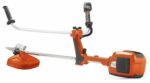 Husqvarna 520iRX accu-bosmaaier met U-handgreep, savE™-modus, draagharnas en grasmes voor professioneel terreinbeheer.
