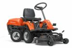 Husqvarna R 112C5 zitmaaier met frontmaaidek en compact, wendbaar ontwerp.