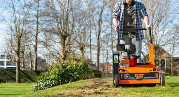 Verticuteermachines