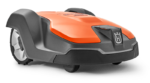 Husqvarna Automower 520 robotmaaier op groot gazon, ontworpen voor professioneel gebruik met GPS-navigatie en slimme vlootbeheerfuncties.