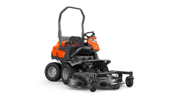 Professionele Husqvarna P 520DX zitmaaier met frontmaaidek, geschikt voor intensief maaien in parken en bedrijfsterreinen.