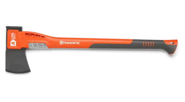 Husqvarna A2400 universele bijl met glasvezelsteel, antislipgrip en duurzame stalen kop voor hakken en kloven.