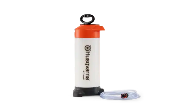 Husqvarna Watertank 10 MP met 10‑liter tank en accu‑pomp voor constante waterafgifte bij nat slijpen en zagen.