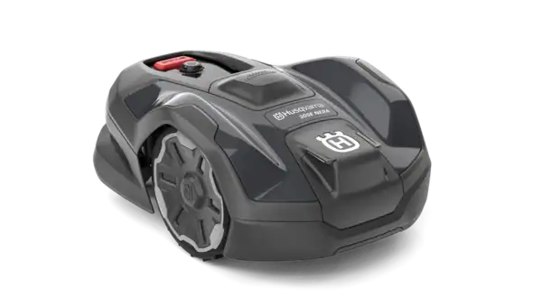 Husqvarna 305E NERA robotmaaier die nauwkeurig en automatisch een strak gazon onderhoudt.