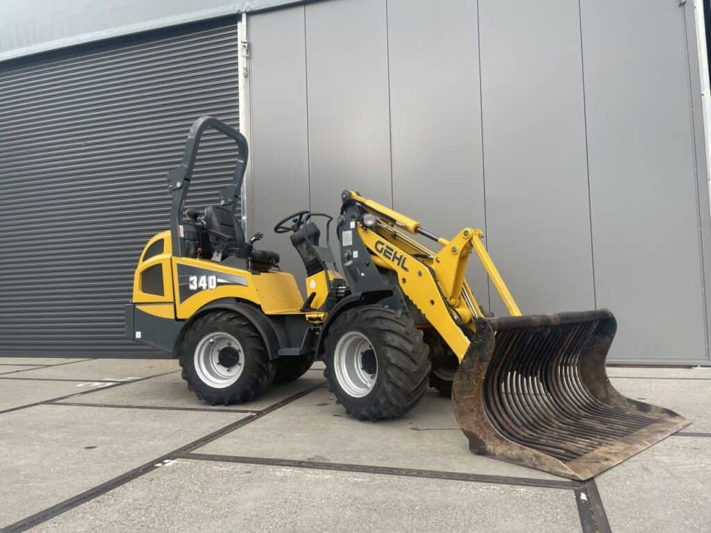 Gehl/Mustang AL 340 kniklader occasion met Yanmar motor, snelwissel en 590 uur.